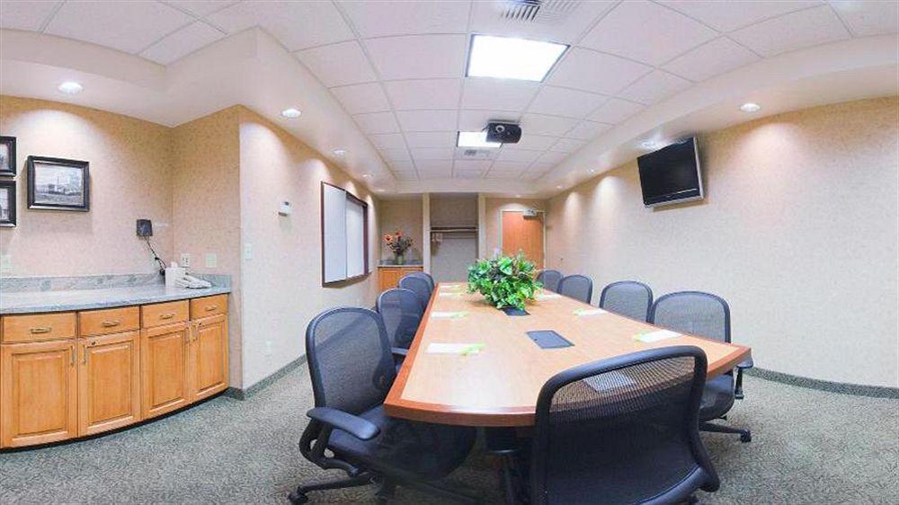 Holiday Inn Express & Suites Cheney By Ihg Bagian luar foto