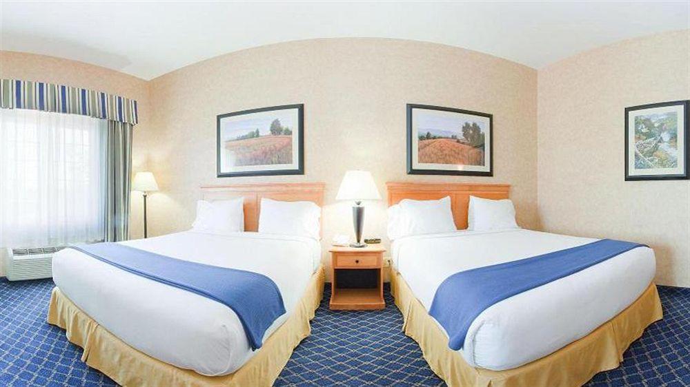 Holiday Inn Express & Suites Cheney By Ihg Bagian luar foto