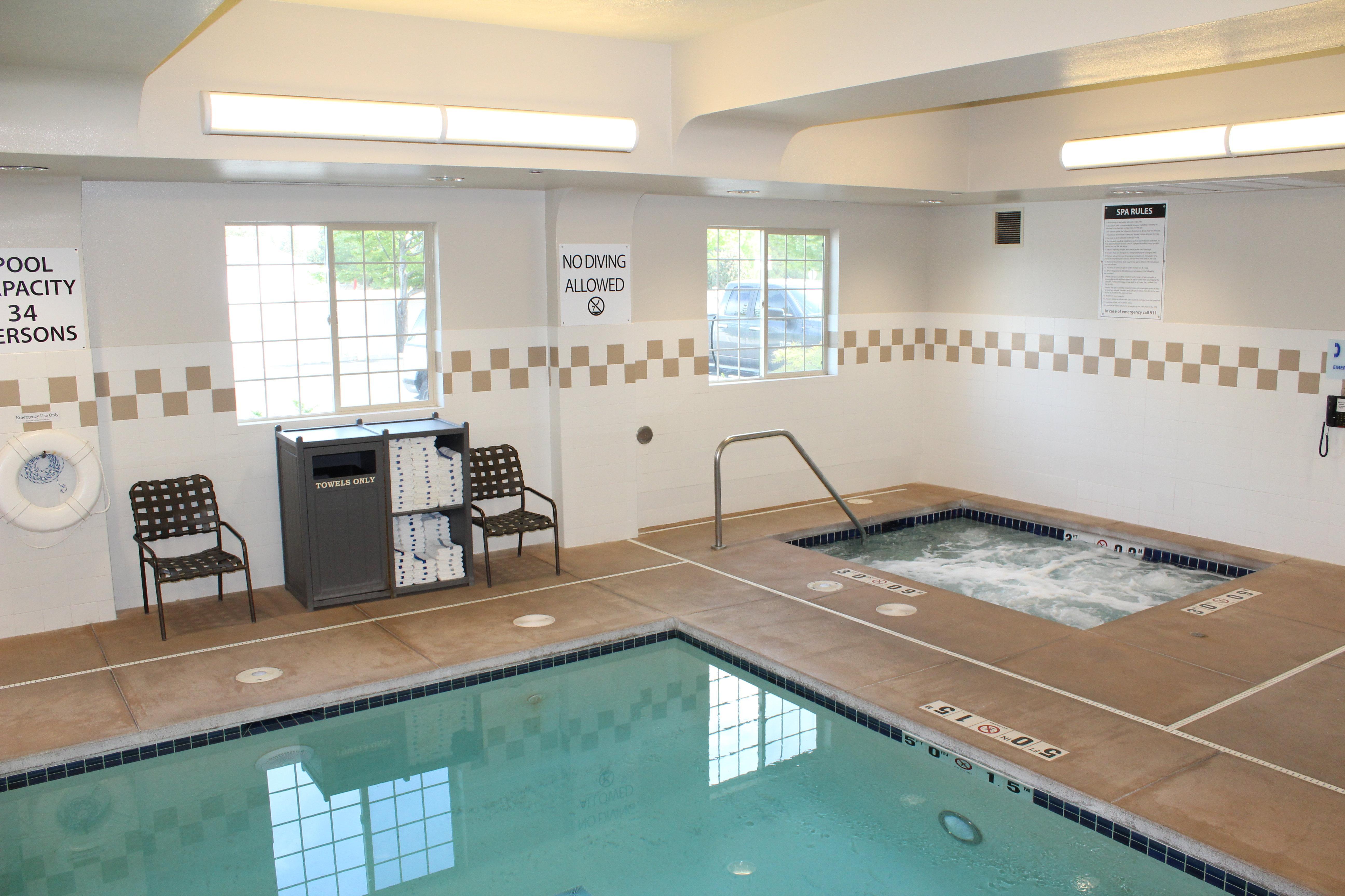 Holiday Inn Express & Suites Cheney By Ihg Bagian luar foto