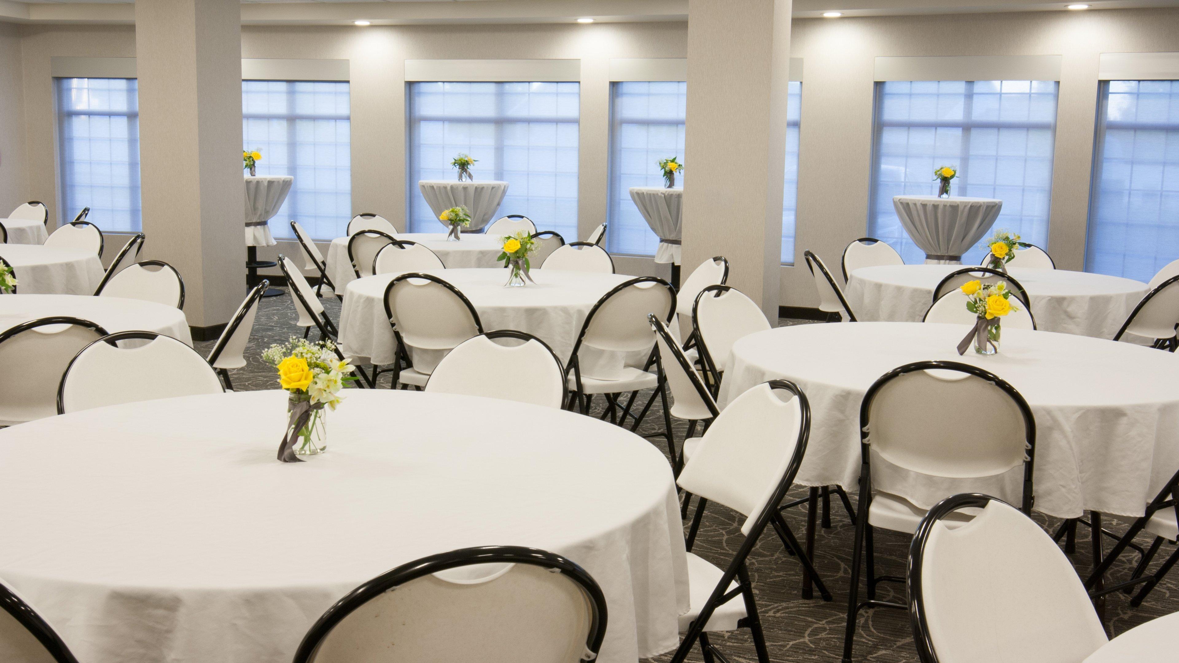 Holiday Inn Express & Suites Cheney By Ihg Bagian luar foto
