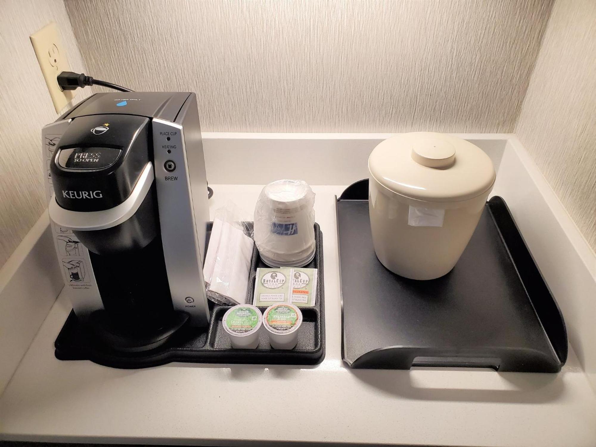 Holiday Inn Express & Suites Cheney By Ihg Bagian luar foto