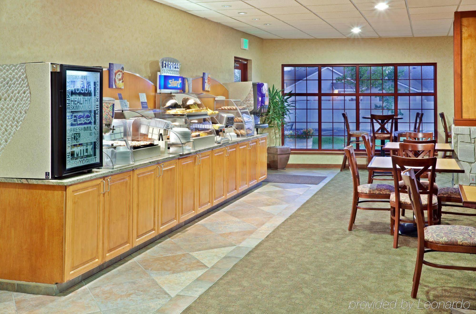 Holiday Inn Express & Suites Cheney By Ihg Bagian luar foto
