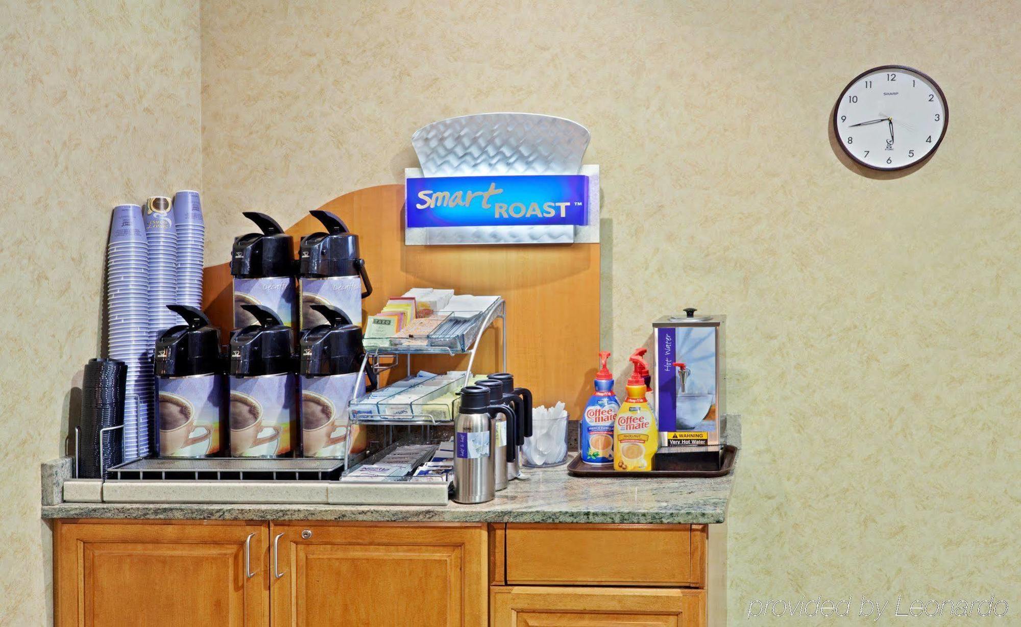 Holiday Inn Express & Suites Cheney By Ihg Bagian luar foto