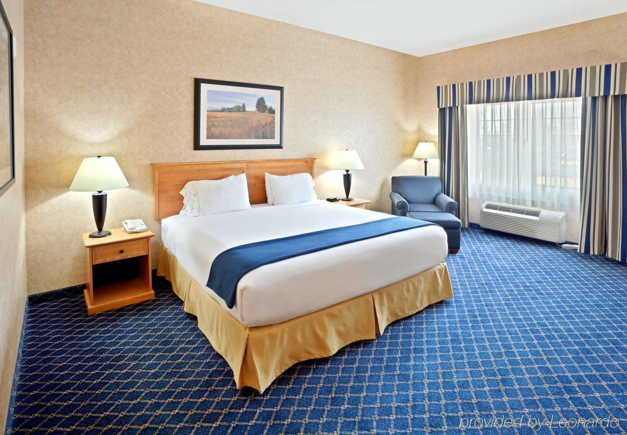 Holiday Inn Express & Suites Cheney By Ihg Bagian luar foto